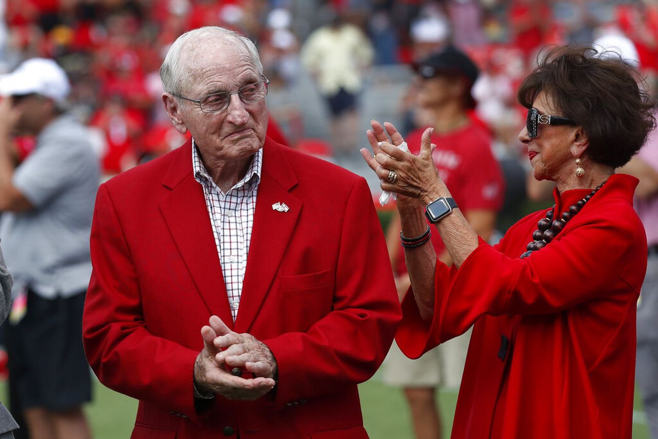 Mobile Native and Former Georgia HC Vince Dooley Dies at 90